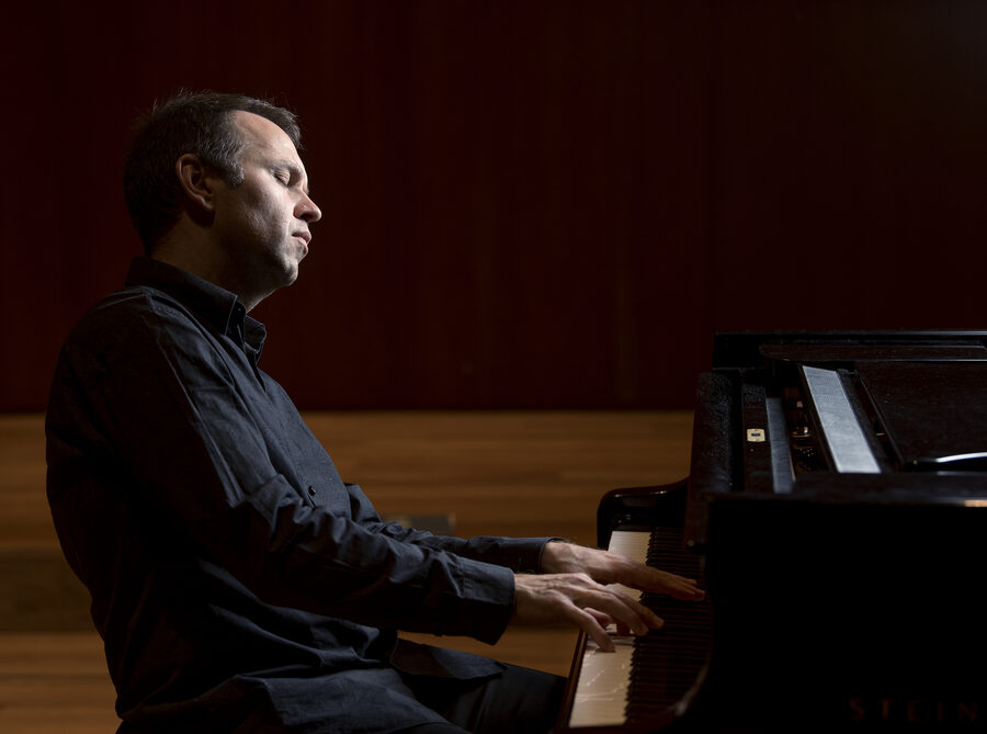 Eldar Nebolsin press photograph 2